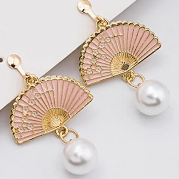 Fan Dangle Earrings - Picture 2 of 2